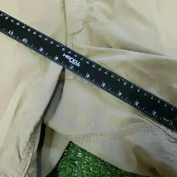 Duluth Trading Flex Dry On The Fly Cargo Shorts Men's Size 40 Beige 9" Inseam - Picture 8 of 11